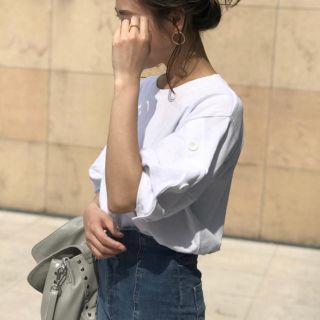 〈ZARA〉バルーンスリーブ付きTシャツ