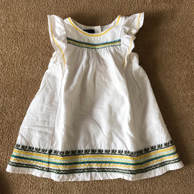 babyGAP(ベビーギャップ)の刺繍ワンピース キッズ/ベビー/マタニティのベビー服(~85cm)(ワンピース)の商品写真