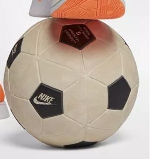 ナイキ(NIKE)のねこまる様専用 ナイキ マジア X オフ-ホワイト サッカーボール(スニーカー)