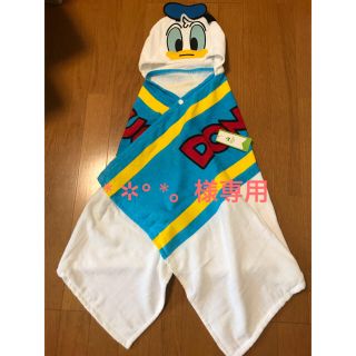 ディズニー(Disney)の新品 タグ付き ドナルド タオルケープ プールタオル(タオル/バス用品)