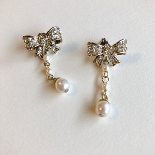 ミッシュマッシュ(MISCH MASCH)のリボンとパールチャーム付ピアス♡(ピアス)