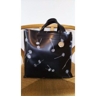 フルラ(Furla)のお値下げ🌟￥12800→￥3800【送料無料】フルラブラック花柄バック(ハンドバッグ)