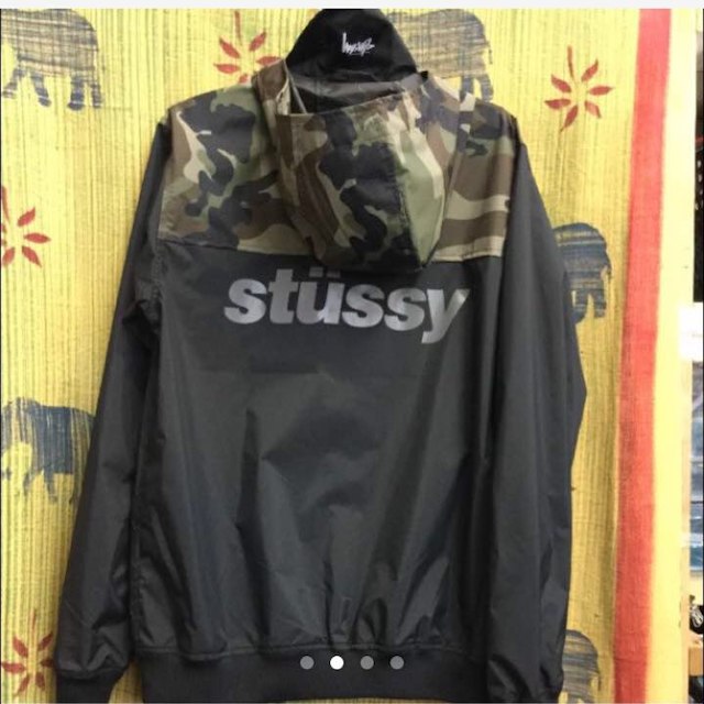 STUSSY(ステューシー)のstussy カモナイロンジャケット メンズのトップス(その他)の商品写真