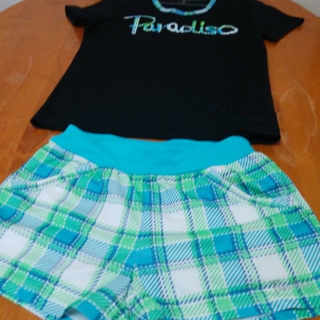 Paradiso(パラディーゾ)のレディース　黒色Tシャツとグリーンチェックパンツ　上下セット スポーツ/アウトドアのテニス(ウェア)の商品写真