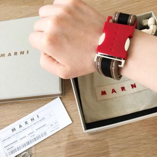 マルニ(Marni)の美品 MARNI セーフティーバックルブレスレット(ブレスレット/バングル)