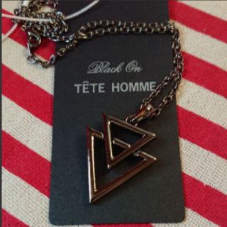 テットオム(TETE HOMME)の☆TETE テットオム メンズ ネックレス トライアングルモチーフ 新品☆(ネックレス)