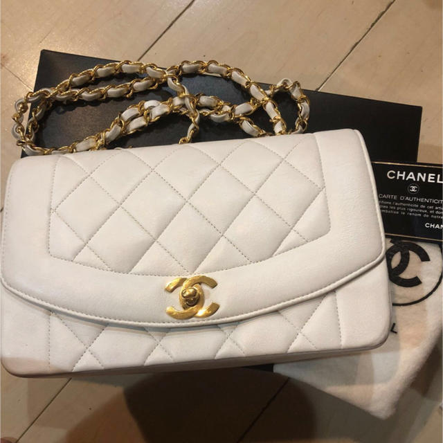 クリスマスファッション CHANEL - シャネルダイアナマトラッセホワイト