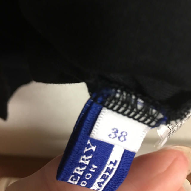 BURBERRY BLUE LABEL(バーバリーブルーレーベル)のBURBERRY BLUE LABEL 黒 袖なしトップス レディースのトップス(カットソー(半袖/袖なし))の商品写真