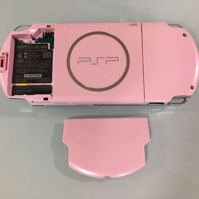 PlayStation Portable(プレイステーションポータブル)の松ぼっくり様 専用 ブロッサムピンク バリューパックとパールホワイト エンタメ/ホビーのゲームソフト/ゲーム機本体(携帯用ゲーム機本体)の商品写真