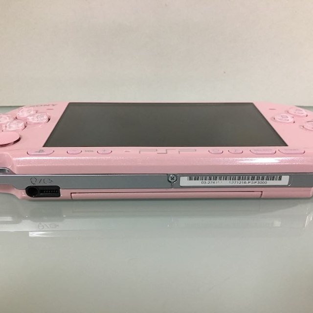 PlayStation Portable(プレイステーションポータブル)の松ぼっくり様 専用 ブロッサムピンク バリューパックとパールホワイト エンタメ/ホビーのゲームソフト/ゲーム機本体(携帯用ゲーム機本体)の商品写真