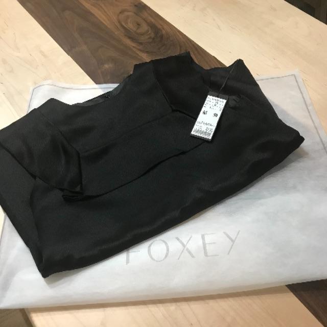 FOXEY(フォクシー)のおまとめmacaron様専用 フォクシー 38 トップス  新品タグ付き レディースのトップス(シャツ/ブラウス(半袖/袖なし))の商品写真