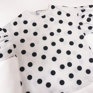 ザラ(ZARA)のZARA 水玉 ドット トップス M(カットソー(半袖/袖なし))