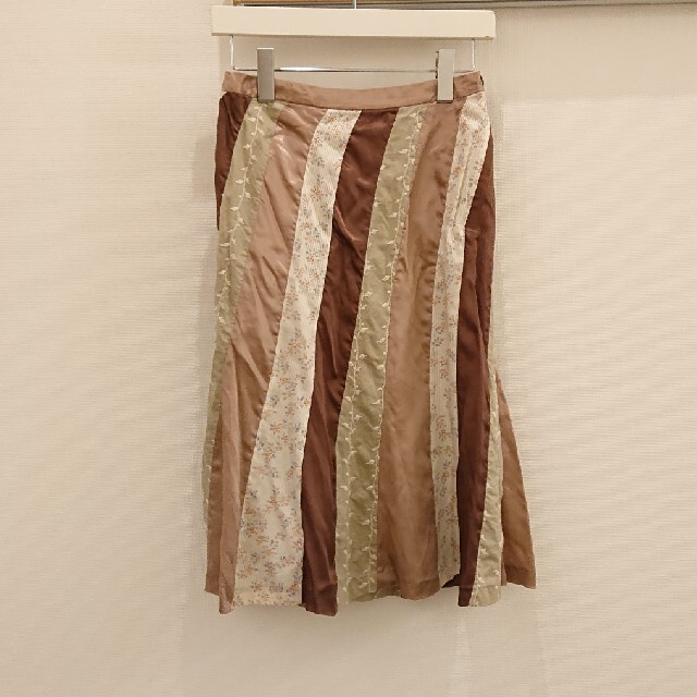 TRANS CONTINENTS(トランスコンチネンツ)のトランスコンチネンツ ◯スカート◯Mサイズ レディースのスカート(ひざ丈スカート)の商品写真
