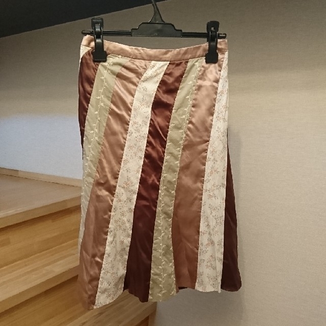 TRANS CONTINENTS(トランスコンチネンツ)のトランスコンチネンツ ◯スカート◯Mサイズ レディースのスカート(ひざ丈スカート)の商品写真