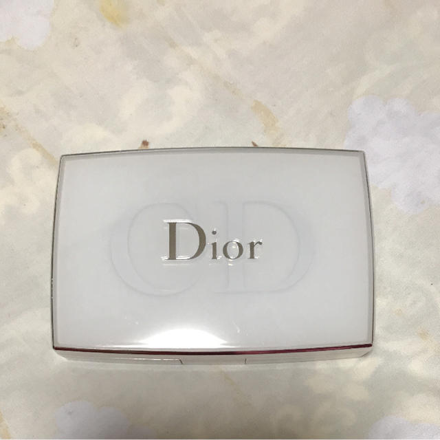 Dior(ディオール)のファンデーションケース コスメ/美容のベースメイク/化粧品(ファンデーション)の商品写真