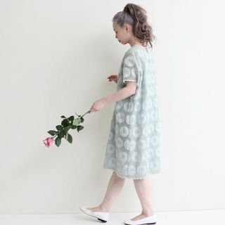 ドットアンドストライプスチャイルドウーマン(Dot&Stripes CHILDWOMAN)のDot＆Stripes オーガンジー花刺繍　オーバーサイズワンピース(ひざ丈ワンピース)