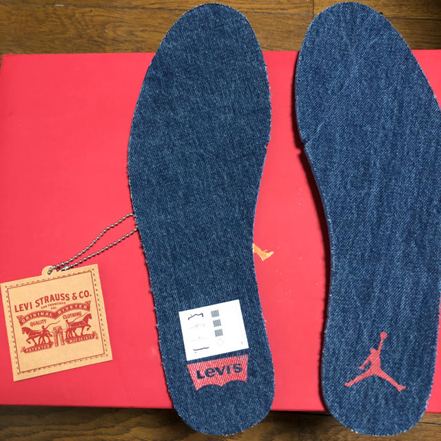 NIKE(ナイキ)のAIR JORDAN 4 RETRO LEVI'S NRG 28.5 10.5 メンズの靴/シューズ(スニーカー)の商品写真