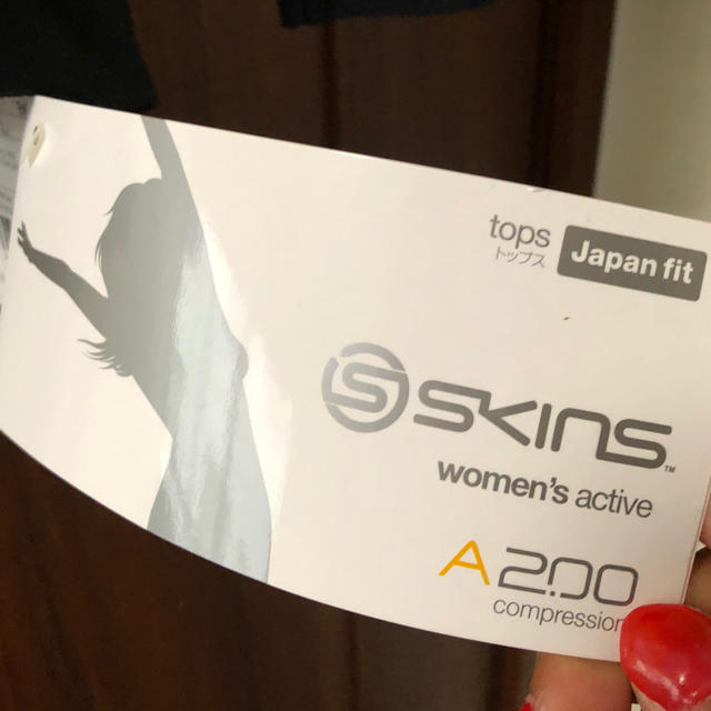 SKINS(スキンズ)のお得！！SKINS レディース用インナー スポーツ/アウトドアのトレーニング/エクササイズ(トレーニング用品)の商品写真