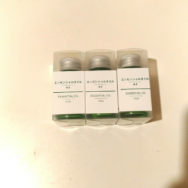 MUJI (無印良品)(ムジルシリョウヒン)の【新品 未使用】無印 ゆず 10ml 3本 セット コスメ/美容のリラクゼーション(アロマオイル)の商品写真