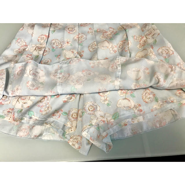 NETTO di MAMMINA(ネットディマミーナ)のマミーナ 花柄プリーツスカート風 キュロット 水色 レディースのパンツ(キュロット)の商品写真
