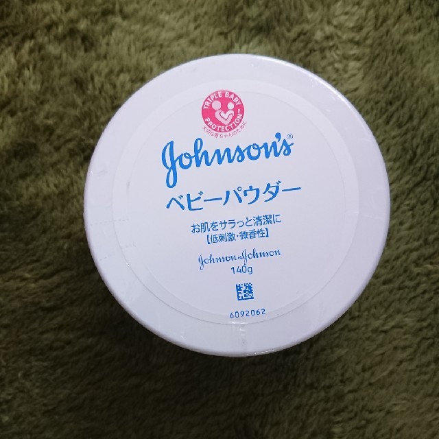 Johnson's(ジョンソン)のベビーパウダー　新品 キッズ/ベビー/マタニティの洗浄/衛生用品(ベビーローション)の商品写真