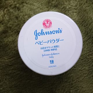 ジョンソン(Johnson's)のベビーパウダー　新品(ベビーローション)