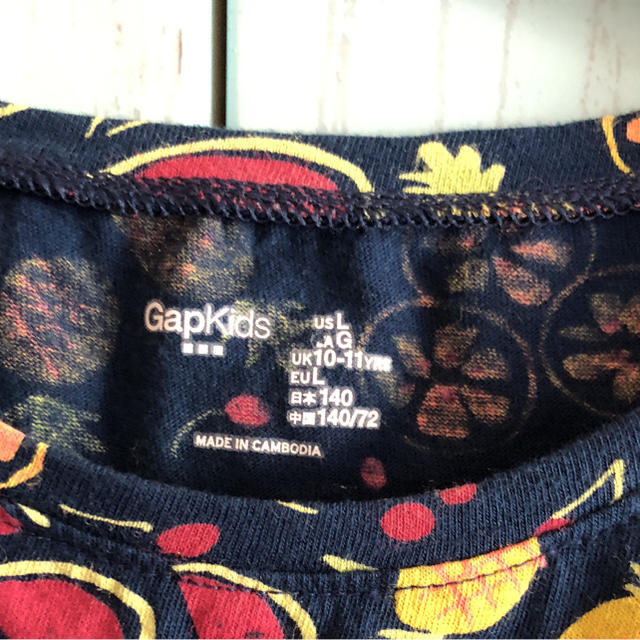 GAP(ギャップ)の美品 gap フルーツ柄 半袖ネイビー 140 130 スイカ柄 3枚 キッズ/ベビー/マタニティのキッズ服女の子用(90cm~)(Tシャツ/カットソー)の商品写真