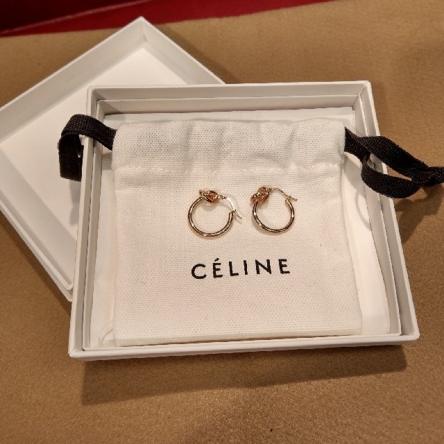 celine(セリーヌ)の【超美品】国内完売！セリーヌ　ノットスモールフープピアス　ゴールド レディースのアクセサリー(ピアス)の商品写真