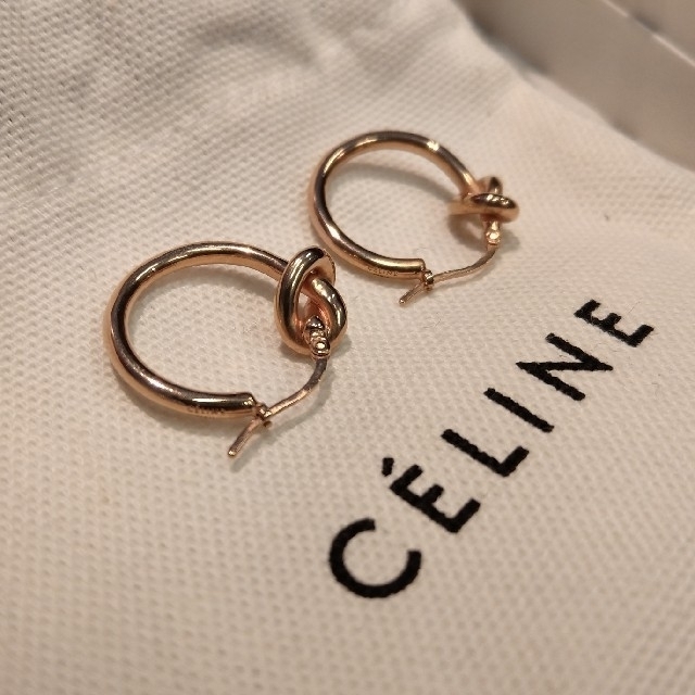 celine(セリーヌ)の【超美品】国内完売！セリーヌ　ノットスモールフープピアス　ゴールド レディースのアクセサリー(ピアス)の商品写真