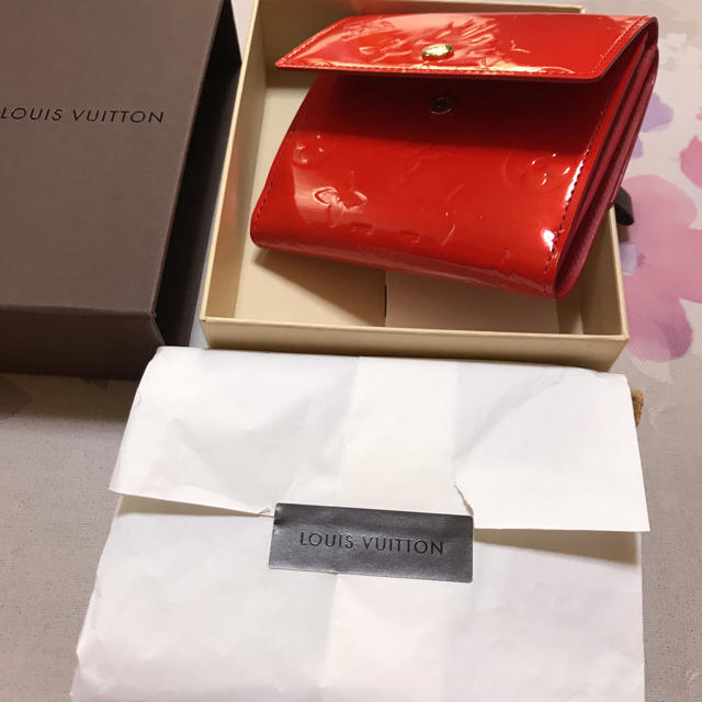 Louis Vuitton ルイビィトン  赤 3つ折り財布