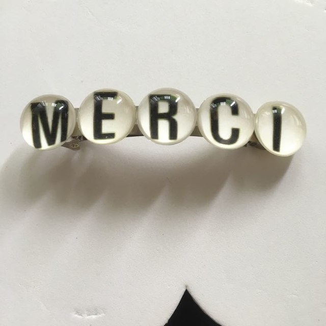 MERCI メルシー ロゴ ヘア バレッタ クリア レディースのヘアアクセサリー(その他)の商品写真
