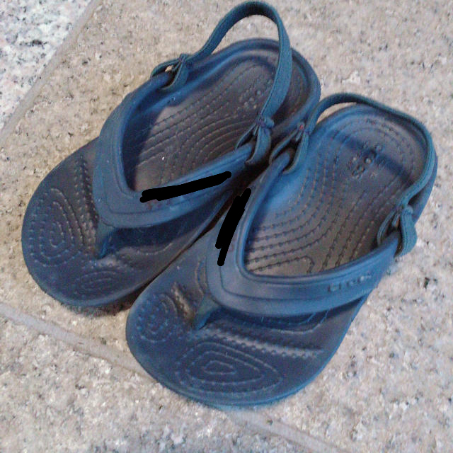 crocs(クロックス)のクロックス   ビーチサンダル キッズ/ベビー/マタニティのキッズ靴/シューズ(15cm~)(サンダル)の商品写真