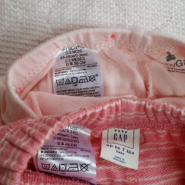 babyGAP(ベビーギャップ)の新生児パンツ0-3M、赤のロンパース//60 キッズ/ベビー/マタニティのベビー服(~85cm)(パンツ)の商品写真
