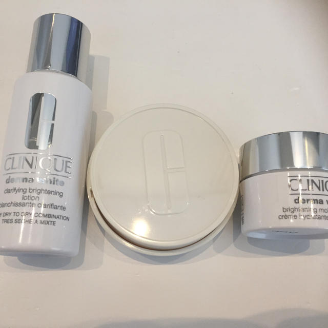 CLINIQUE(クリニーク)の新品☆CLINIQUE ダーマホワイト セット コスメ/美容のベースメイク/化粧品(その他)の商品写真