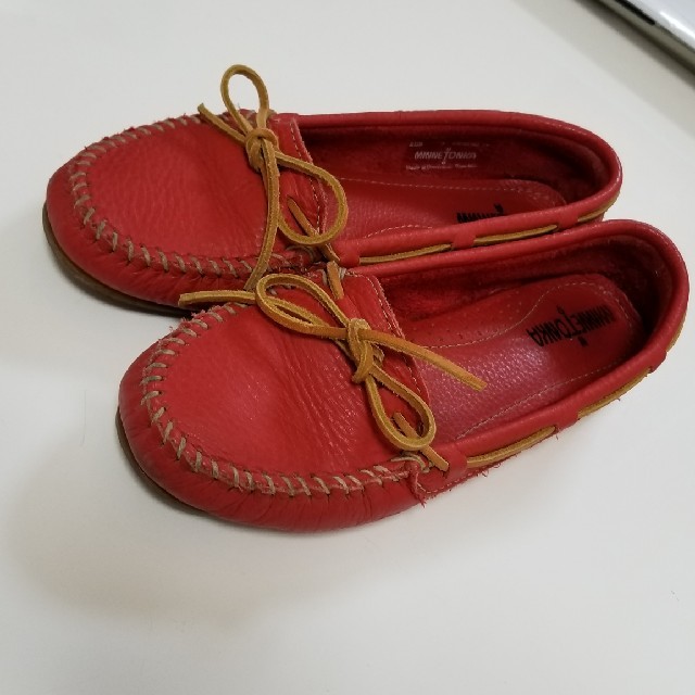 Minnetonka(ミネトンカ)のMINNETONKA　ミネトンカ モカシン 7 レッド　レザー　ローファー レディースの靴/シューズ(スリッポン/モカシン)の商品写真