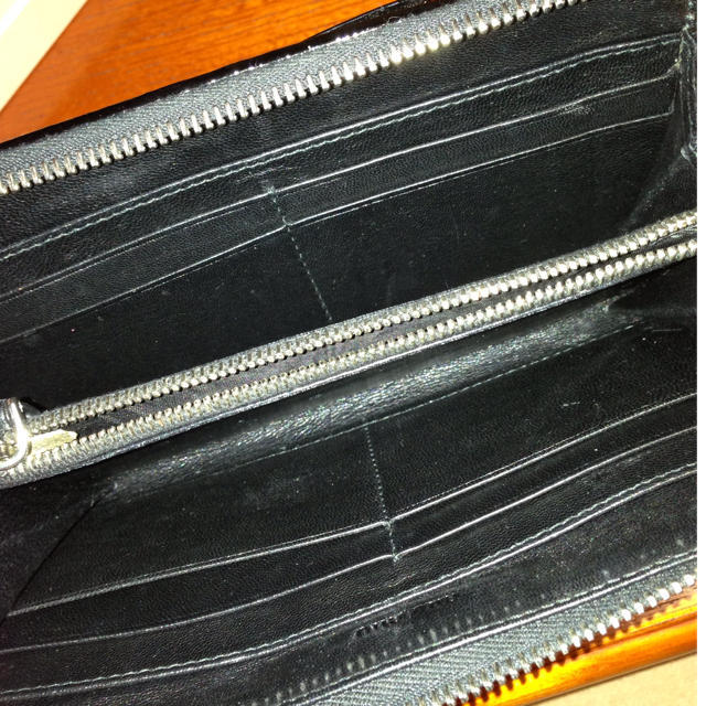 miumiu(ミュウミュウ)の難あり miumiu エナメルリボン財布 レディースのファッション小物(財布)の商品写真