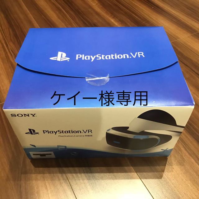 PlayStation VR(プレイステーションヴィーアール)のPSVR（旧型）カメラ同梱版【送料無料】 エンタメ/ホビーのゲームソフト/ゲーム機本体(家庭用ゲーム機本体)の商品写真