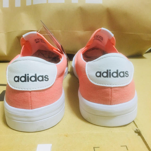 adidas(アディダス)のアディダス  スニーカー 23.5cm  ピンク レディースの靴/シューズ(スリッポン/モカシン)の商品写真