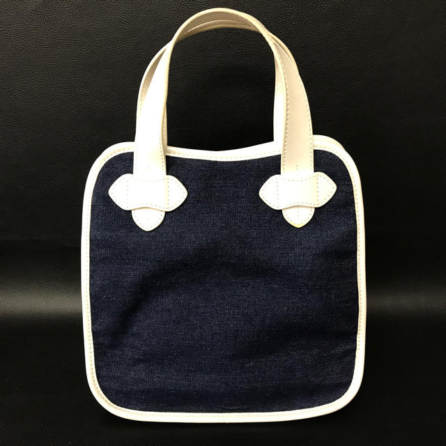 TILA MARCH(ティラマーチ)の美品 ティラマーチ エナメル キャンバス ハンドバッグ ホワイト×ネイビー レディースのバッグ(ハンドバッグ)の商品写真