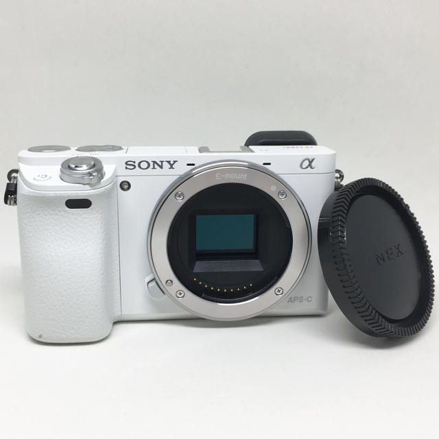 SONY 【美品】SONY ミラーレス一眼 α6000 ボディ(ホワイト)の通販 by mimimi0305's shop｜ソニーならラクマ