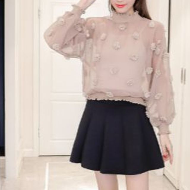 ポンポン シースルー チュール ブラウス 透け感　韓国　ママファッション レディースのトップス(シャツ/ブラウス(長袖/七分))の商品写真