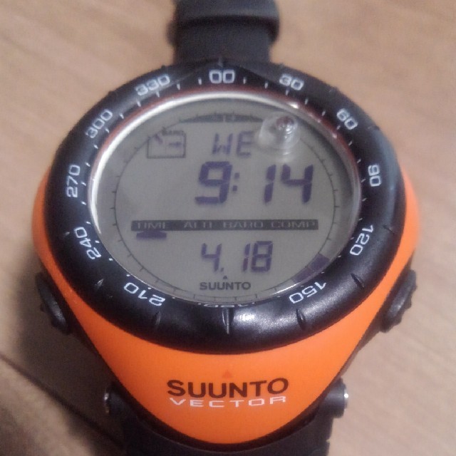 SUUNTO(スント)のSUUNTO スント Vector Orange ベクター オレンジ 時計 メンズの時計(腕時計(デジタル))の商品写真