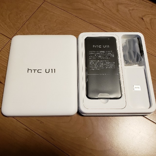 HTC(ハリウッドトレーディングカンパニー)のSoftBank HTC U11 601HT ブラック 新品同様品 スマホ/家電/カメラのスマートフォン/携帯電話(スマートフォン本体)の商品写真
