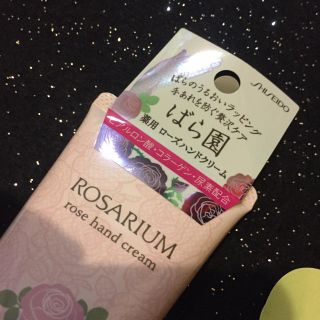 🌹ばら園薬用ローズハンドクリーム(*^_^*)です❣️(ハンドクリーム)