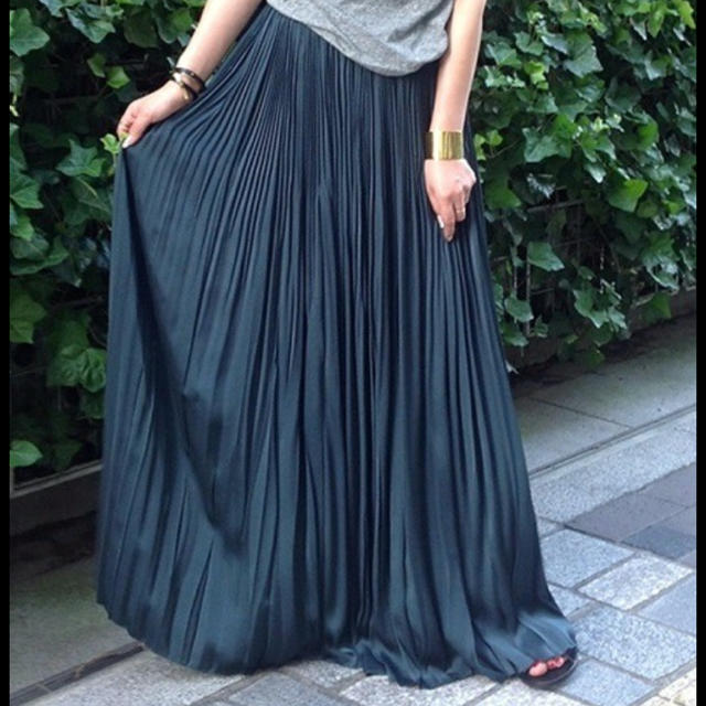 クラス】 ドゥーズィエム クラス:未使用サテンプリーツマキシスカート
