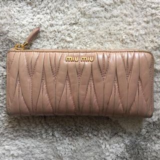 ミュウミュウ(miumiu)の【格安】miumiu 長財布 マテラッセ ベージュピンク(財布)