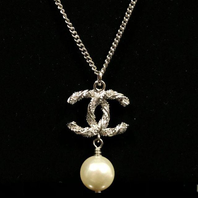 CHANEL - 未使用 シャネル ラインストーン ロング パール ネックレス JN72