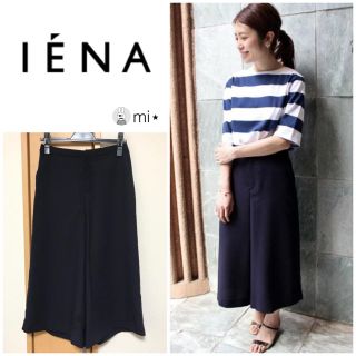 イエナ(IENA)の美品❣️ IENA ノーベルジョーゼット ミドルパンツ ネイビー 36(クロップドパンツ)