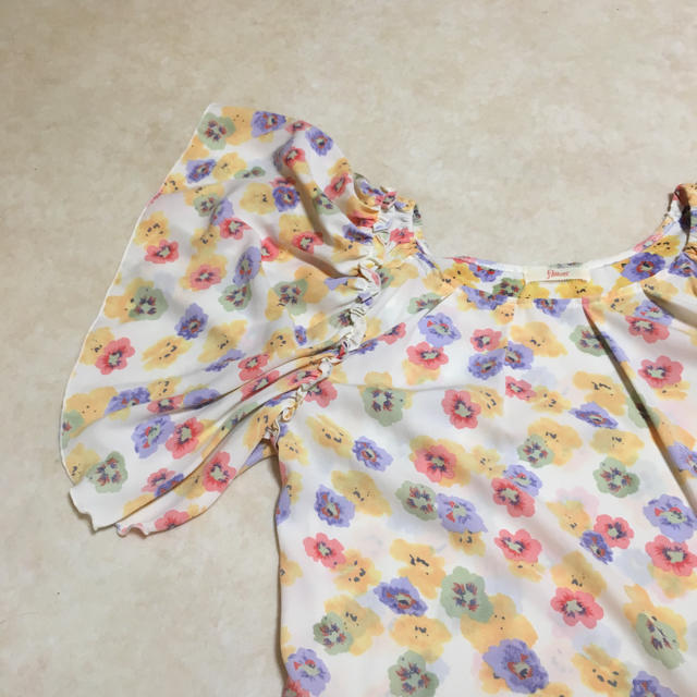 flower(フラワー)の花柄 袖ボリューム トップス レディースのトップス(カットソー(半袖/袖なし))の商品写真