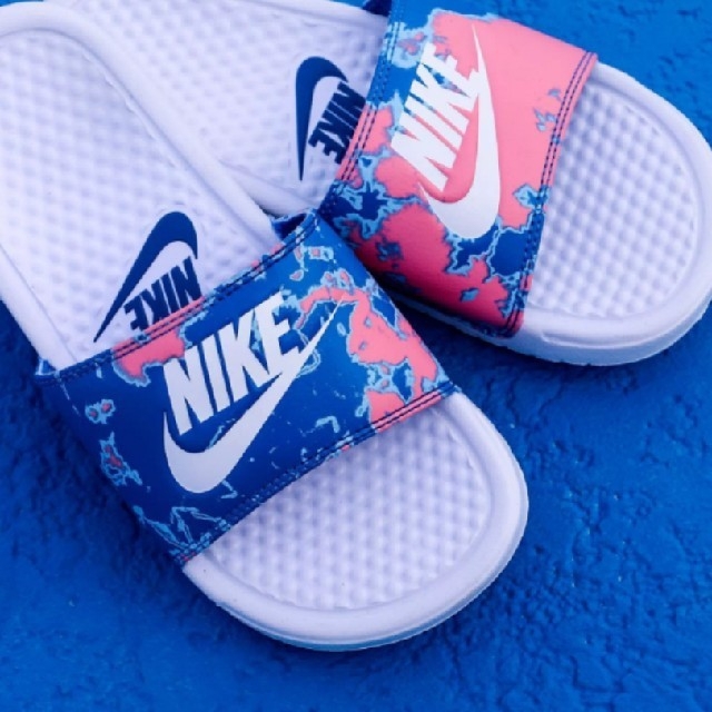 NIKE - NIKEベナッシ新作カラー25~28センチ の通販 by Buono!'s NIKE - NIKEベナッシ新作カラー25~28センチ の通販 by Buono!'s